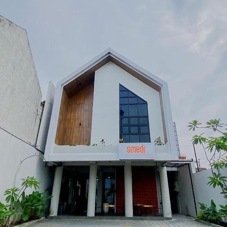 Smedi Coliving Hotel ยอกยาการ์ตา ภายนอก รูปภาพ