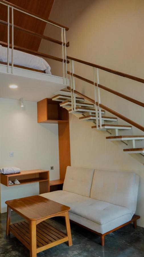 Smedi Coliving Hotel ยอกยาการ์ตา ภายนอก รูปภาพ