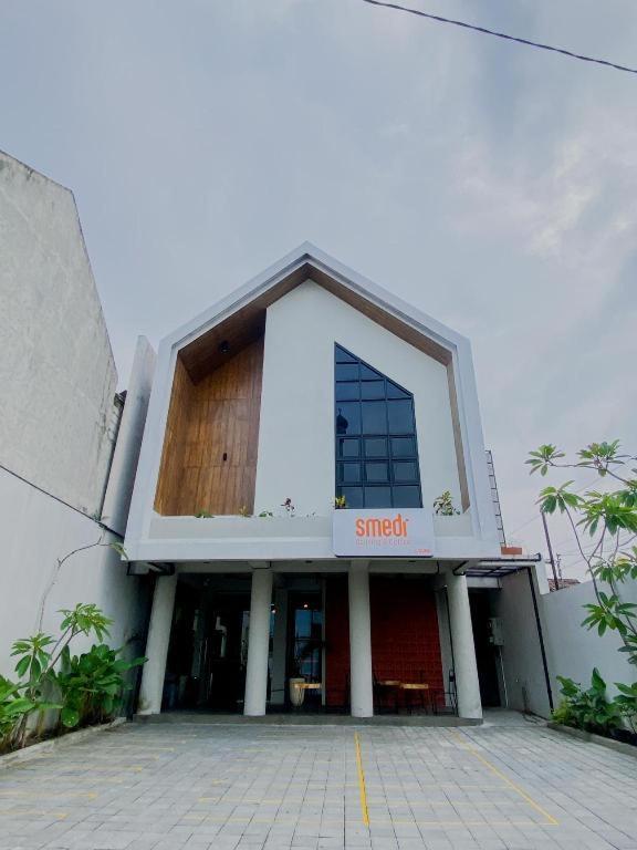 Smedi Coliving Hotel ยอกยาการ์ตา ภายนอก รูปภาพ